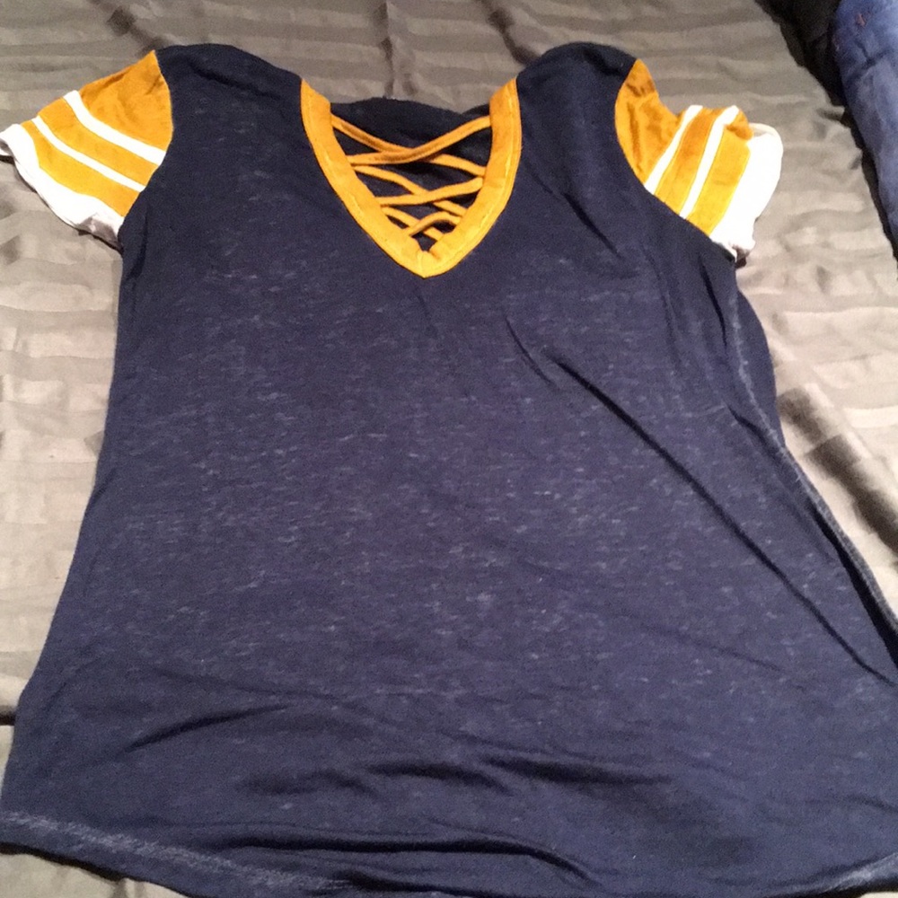 Hooded shirt